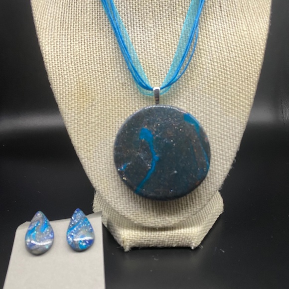 Handmade Pendant Necklace and Matching Earrings - Picture 1 of 1